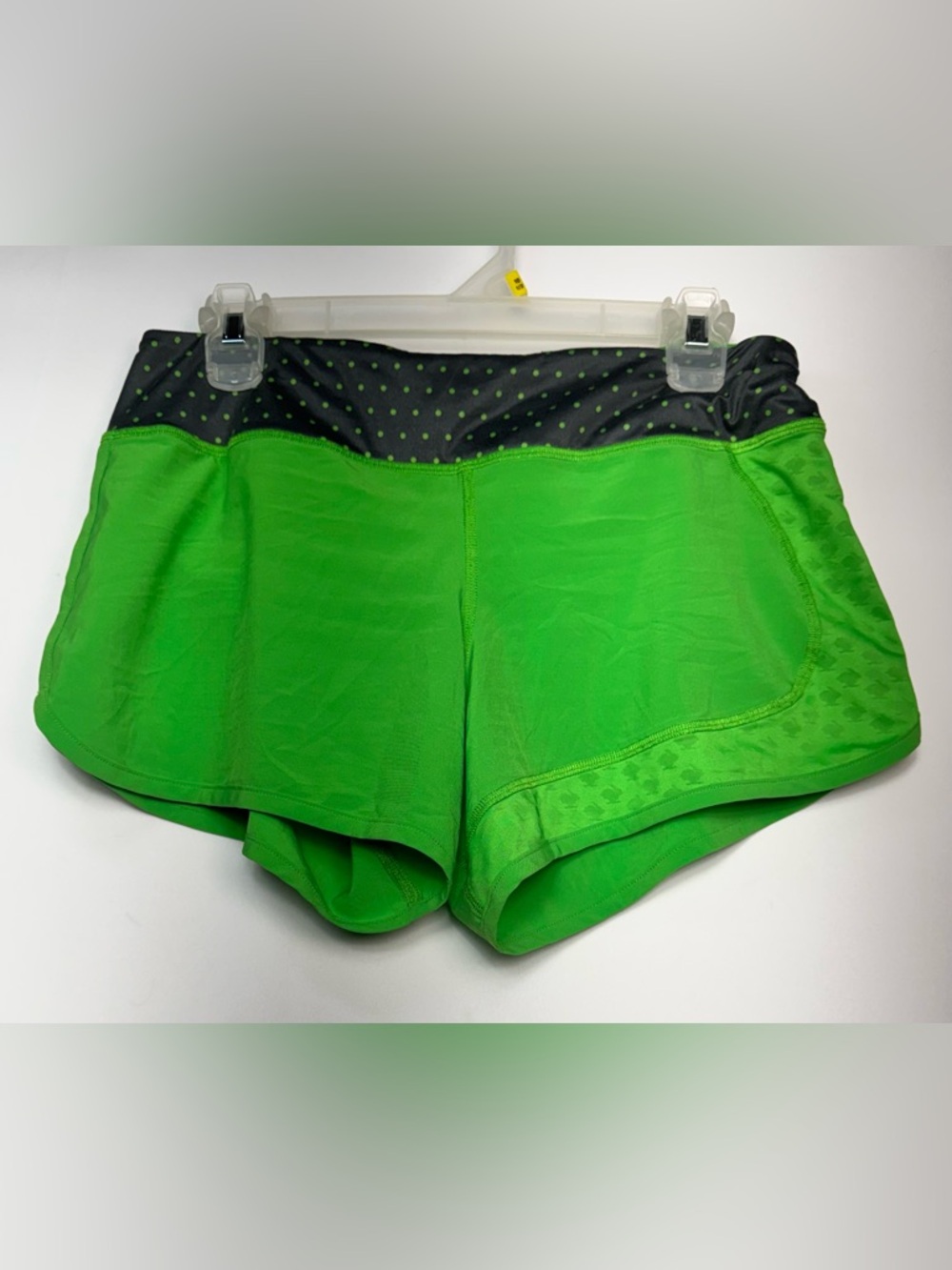 Rabbit Women’s Road Trail Run Green Shorts Mesh Liner Back Pocket 4” Inseam Med